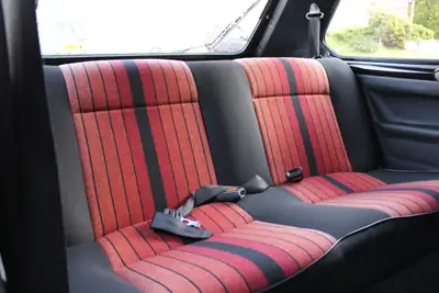 VW Golf 1800 GTI 1983 — Légende des années 80, châssis impeccable et entretien suivi — Miniature 16