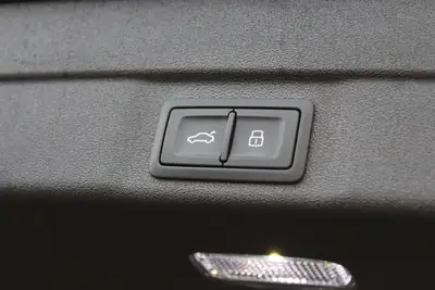 Audi A5 Sportback 40 TDI S-Line — Diesel hybride, 5 190 km, équipement premium — Miniature 12