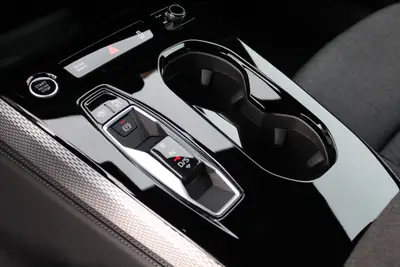 Audi A5 Sportback 40 TDI S-Line — Diesel hybride, 5 190 km, équipement premium — Miniature 11