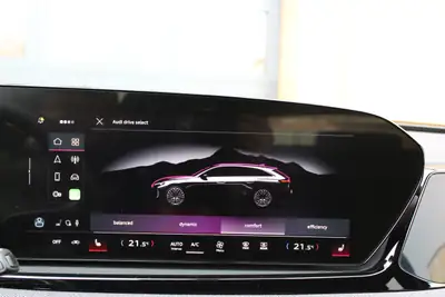 Audi A5 Sportback 40 TDI S-Line — Diesel hybride, 5 190 km, équipement premium — Miniature 13