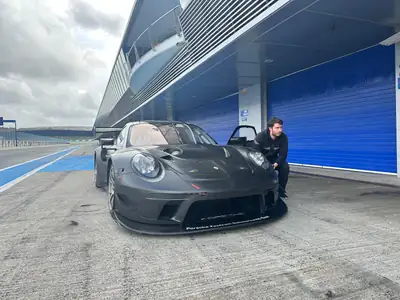 Porsche 911 GT3 R — Bolide de compétition affûté, 550 ch et révision complète — vista esterna