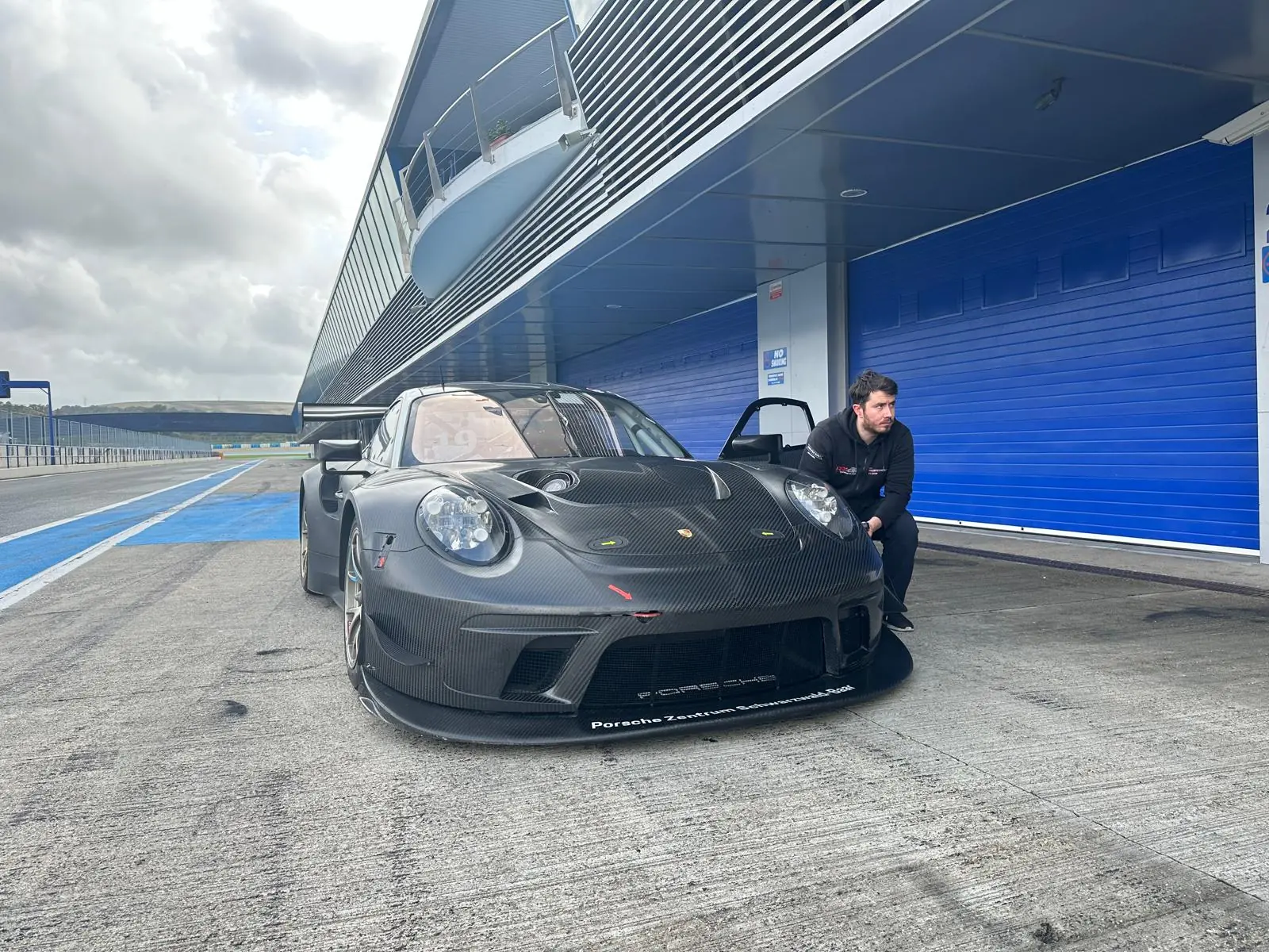 Porsche 911 GT3 R — Bolide de compétition affûté, 550 ch et révision complète