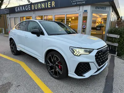 Audi RS Q3 Sportback - Performance sportive et élégance blanche — exterior view