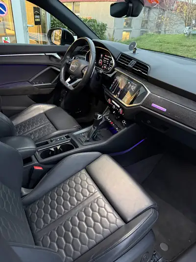 Audi RS Q3 Sportback - Performance sportive et élégance blanche — interior
