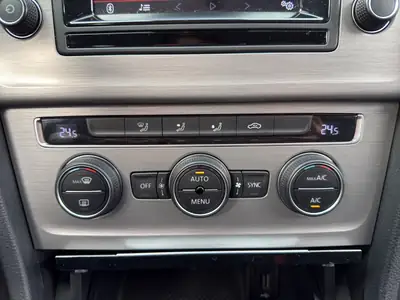 VW Golf Variant 1.2 TSI Comfort — Break polyvalent, moteur efficace, sans sinistre — Miniature 16