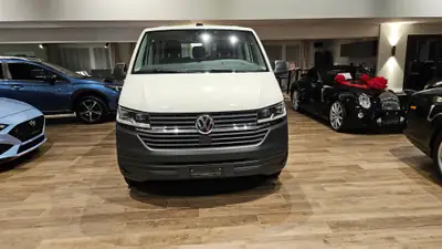 VW T6.1 Caravelle — Monospace 8 places, 4Motion, tout-terrain et famille — Heckansicht