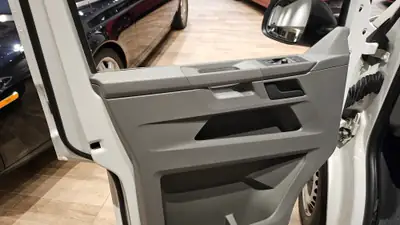 VW T6.1 Caravelle — Monospace 8 places, 4Motion, tout-terrain et famille — Miniatur 21