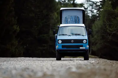 VW T3 Syncro 2.1 — Mythique camping-car 4x4 restauré, prêt pour l'aventure — Heckansicht
