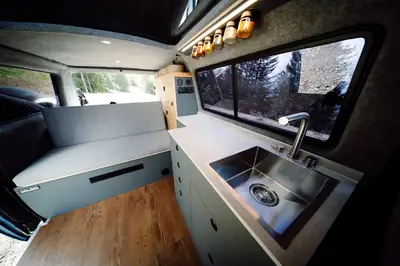 VW T3 Syncro 2.1 — Mythique camping-car 4x4 restauré, prêt pour l'aventure — Miniatur 8