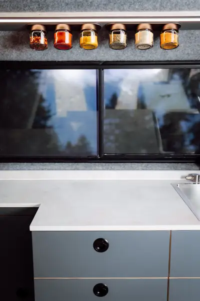 VW T3 Syncro 2.1 — Mythique camping-car 4x4 restauré, prêt pour l'aventure — Miniatur 13