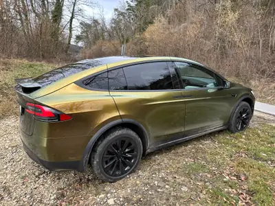 Tesla Model X 90 D — SUV électrique premium, Supercharging à vie inclus — vista posteriore
