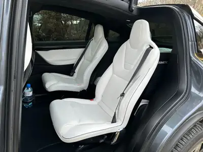 Tesla Model X 90 D — SUV électrique premium, Supercharging à vie inclus — Miniatura 9