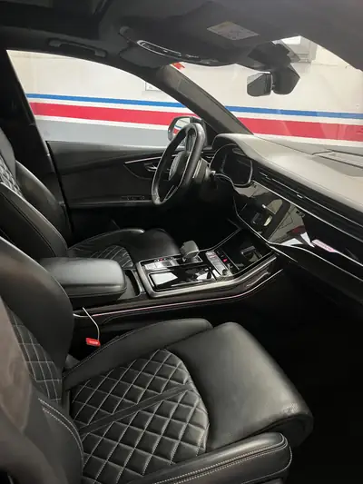 Audi SQ8 50 TDI Quattro — SUV coupé haute performance, garantie Audi jusqu'à 2026 — vista posteriore