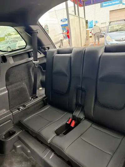 Land Rover Discovery Sport 2.0 TD4 — SUV polyvalent, diesel économique, 95 800 km — rear view