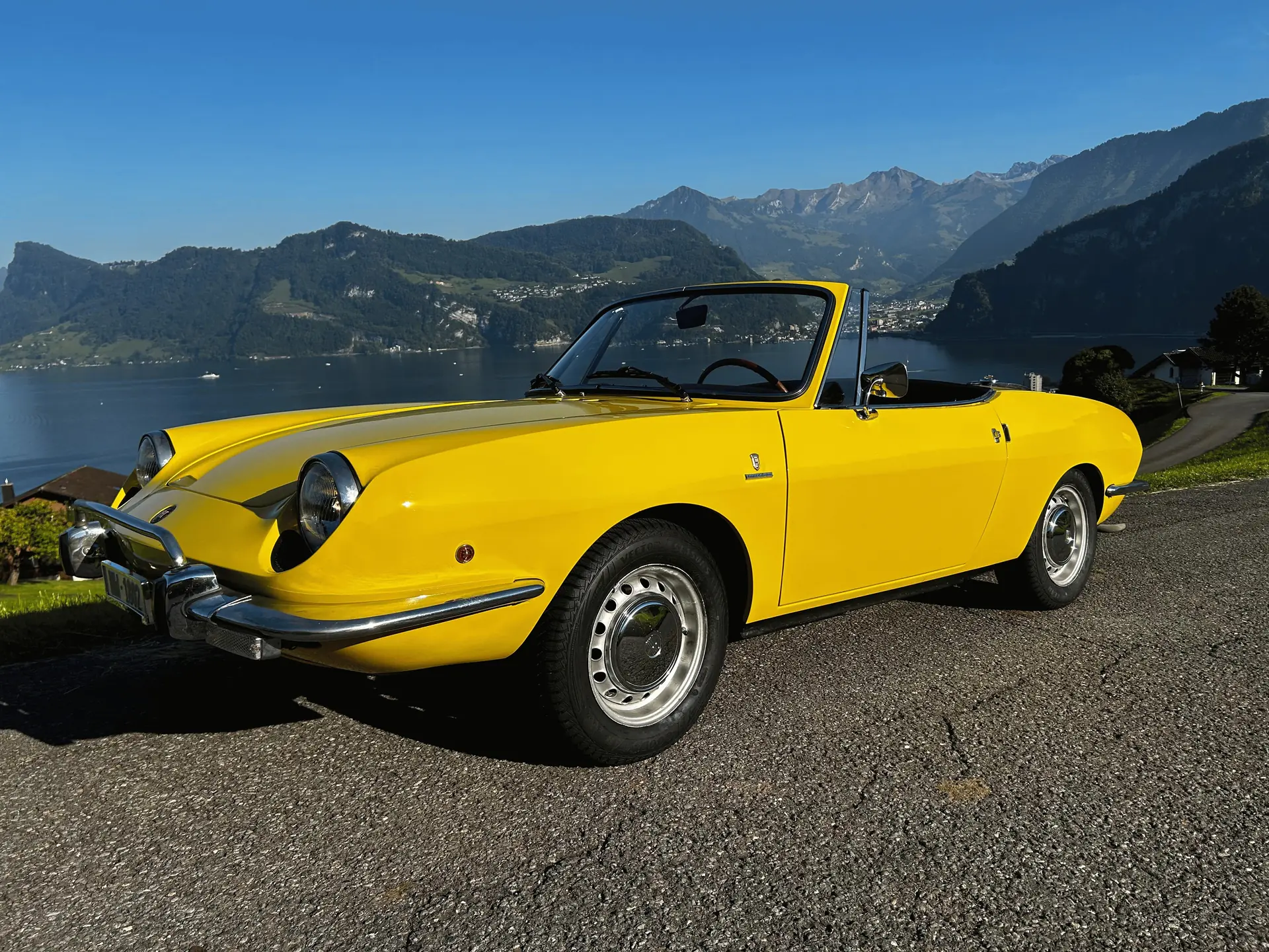 Fiat 850 Spider Sport 1973 — Cabriolet vintage jaune vif, état exceptionnel — Außenansicht