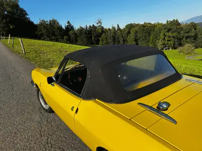Fiat 850 Spider Sport 1973 — Cabriolet vintage jaune vif, état exceptionnel — Detail
