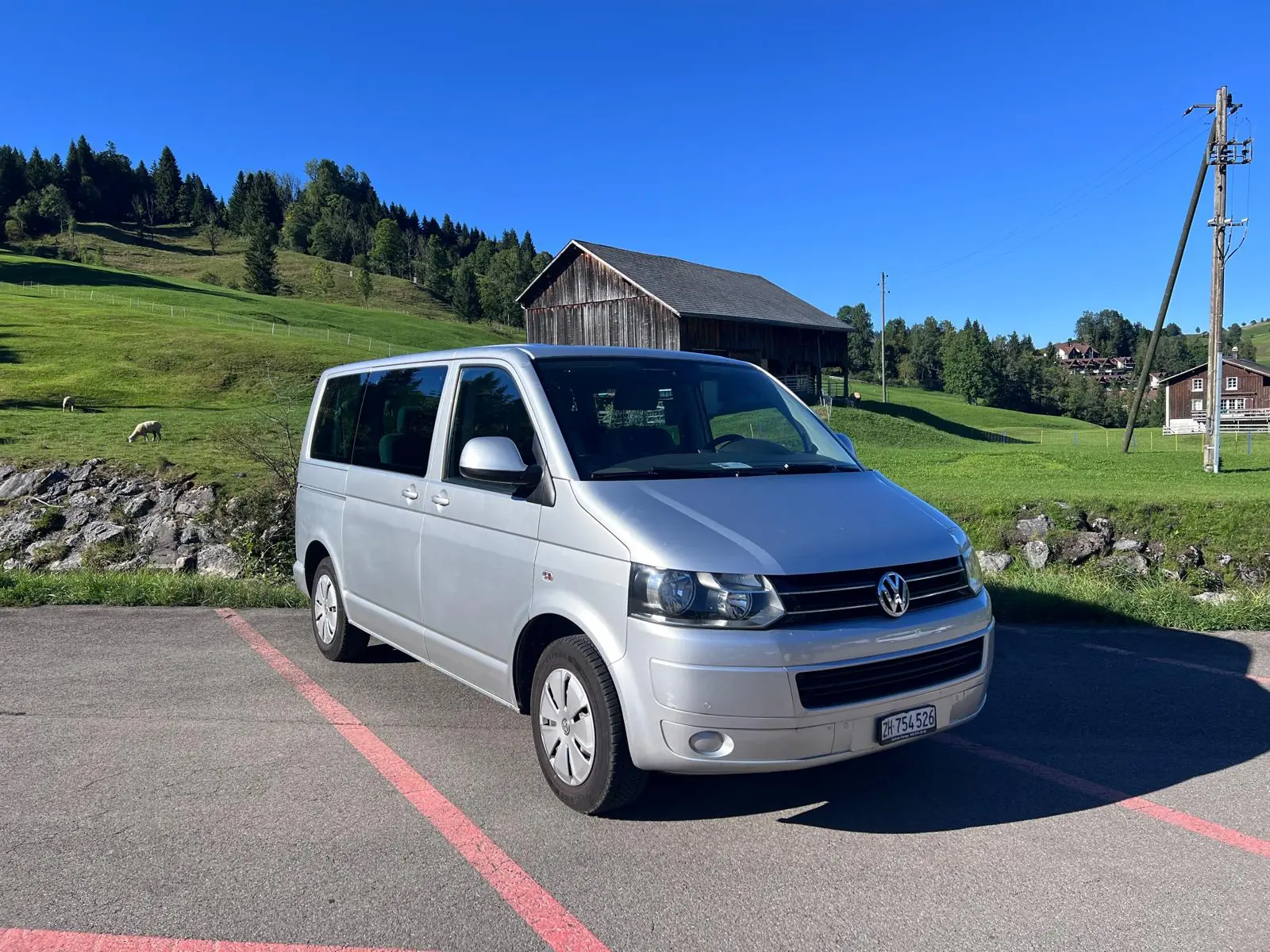 VW T5 Caravelle 2013 — Minibus 9 places, diesel automatique, kilométrage modéré — Außenansicht