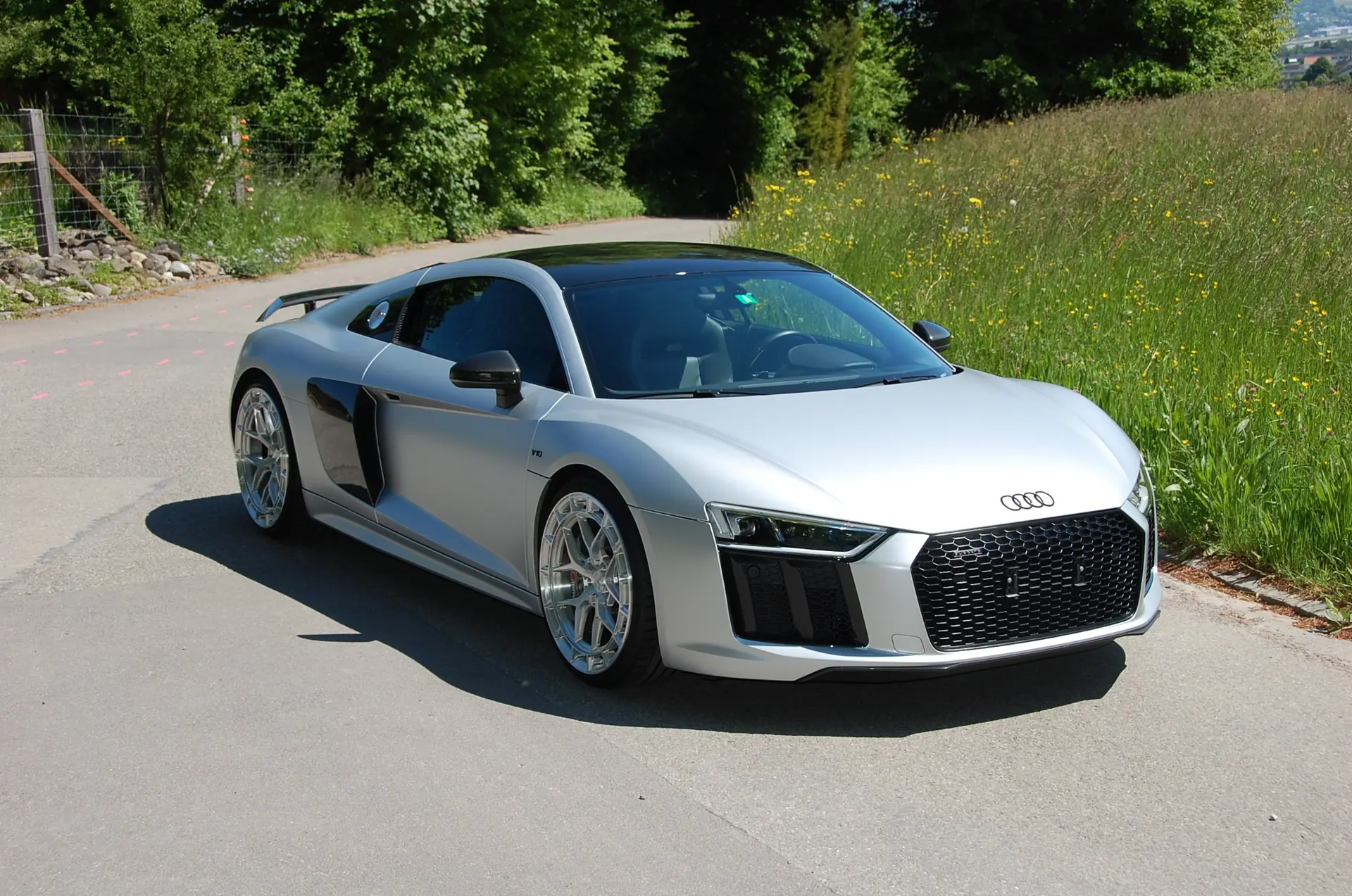 Audi R8 Coupé 5.2 plus S-Tronic — Supercar allemande, 611 ch, 28000 km seulement — Außenansicht