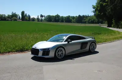 Audi R8 Coupé 5.2 plus S-Tronic — Supercar allemande, 611 ch, 28000 km seulement — Innenraum