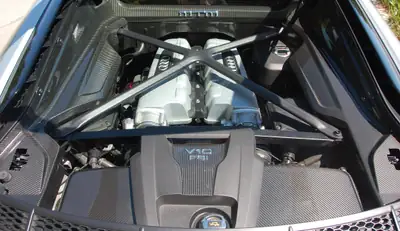 Audi R8 Coupé 5.2 plus S-Tronic — Supercar allemande, 611 ch, 28000 km seulement — Miniatur 12