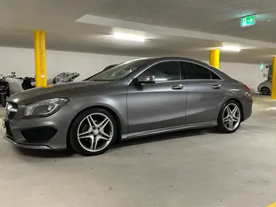 Mercedes-Benz CLA 180 AMG Paket — Élégance sportive et efficacité énergétique — fianco