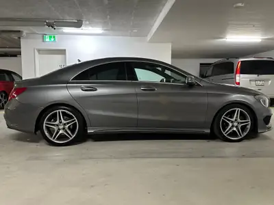 Mercedes-Benz CLA 180 AMG Paket — Élégance sportive et efficacité énergétique — cruscotto