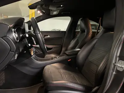 Mercedes-Benz CLA 180 AMG Paket — Élégance sportive et efficacité énergétique — Miniatura 7