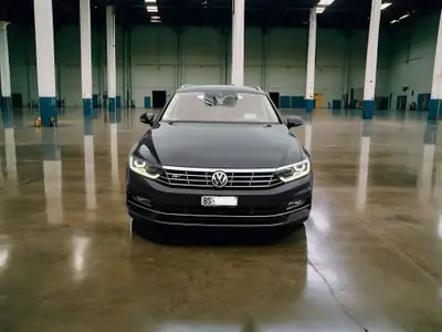 VW Passat Variant 2.0 TSI — Break premium 220 ch, équipements haut de gamme, garantie — fianco