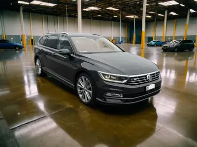 VW Passat Variant 2.0 TSI — Break premium 220 ch, équipements haut de gamme, garantie — vista posteriore