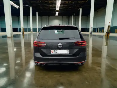 VW Passat Variant 2.0 TSI — Break premium 220 ch, équipements haut de gamme, garantie — dettaglio