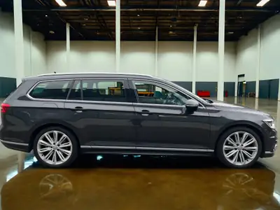 VW Passat Variant 2.0 TSI — Break premium 220 ch, équipements haut de gamme, garantie — interni