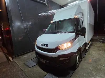 IVECO Daily 35 S 15 D — Utilitaire robuste diesel, 223 000 km, sans sinistre — Außenansicht
