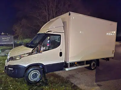 IVECO Daily 35 S 15 D — Utilitaire robuste diesel, 223 000 km, sans sinistre — Heckansicht