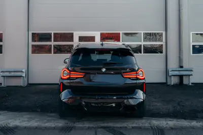 BMW X3 M Competition — SUV haute performance, 510 ch et seulement 55 000 km — rear view
