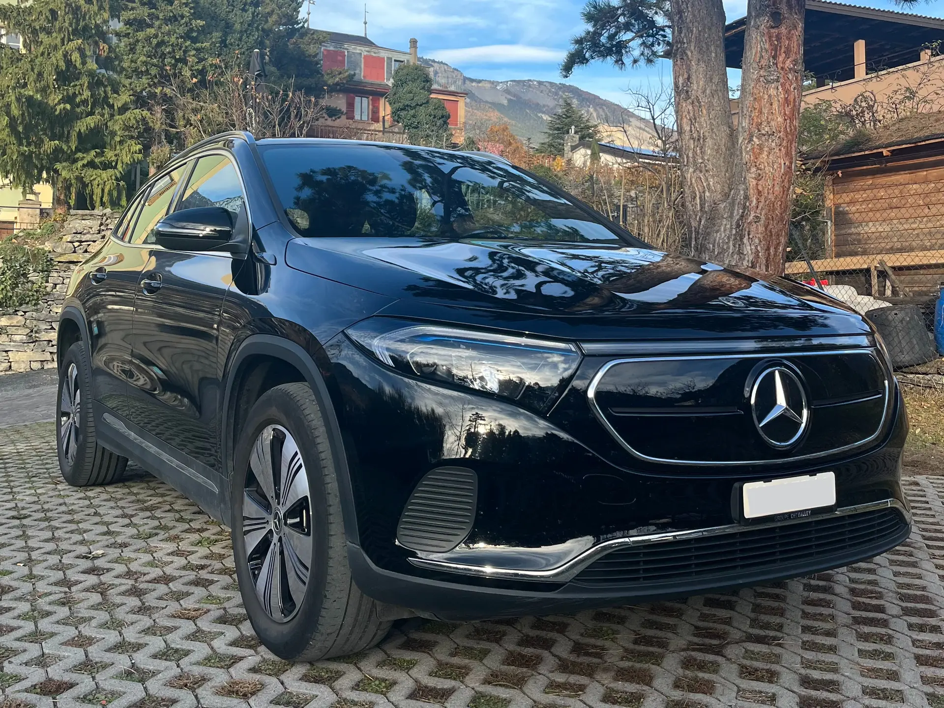 Mercedes-Benz EQA 250 — SUV électrique compact, batterie préservée, 29 000 km — vista esterna