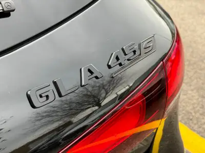Mercedes-AMG GLA 45 S 4Matic+ : Performance compacte et prestige allemand — rear view