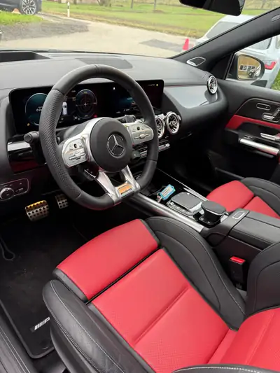 Mercedes-AMG GLA 45 S 4Matic+ : Performance compacte et prestige allemand — Thumbnail 9