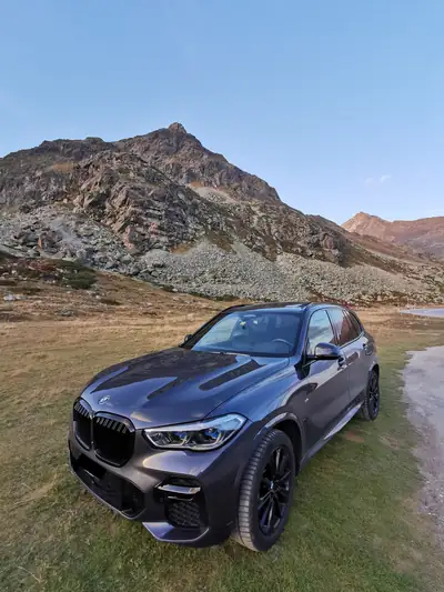 BMW X5 xDrive 40d M Sport — SUV premium diesel, 89'000 km, équipement complet — vista posteriore