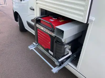Renault Master — Véhicule de vente ambulant, dieselTM compact et rentable — Miniatura 9