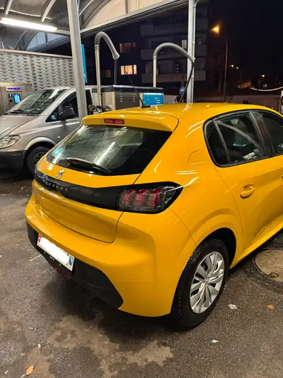 Peugeot 208 1.2 PureTech Active — Citadine économique, 33 000 km seulement — Miniatura 9
