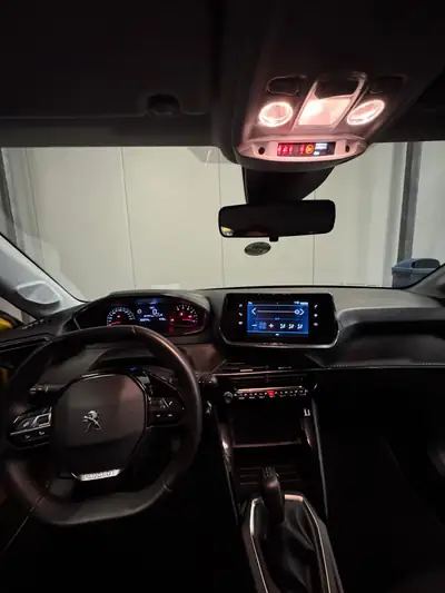 Peugeot 208 1.2 PureTech Active — Citadine économique, 33 000 km seulement — Miniatura 12