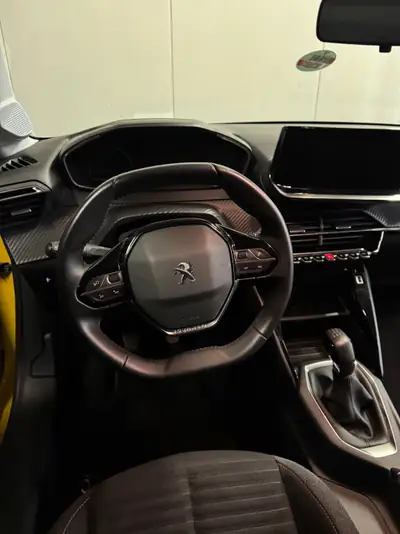 Peugeot 208 1.2 PureTech Active — Citadine économique, 33 000 km seulement — Miniatura 14