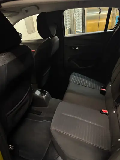 Peugeot 208 1.2 PureTech Active — Citadine économique, 33 000 km seulement — Miniatura 17