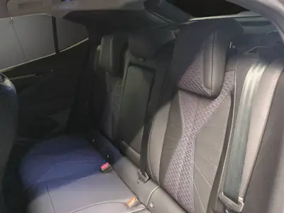 DS 4 1.2 MHEV Ligne Noire — Berline compacte hybride légère, 2500 km seulement — Miniatur 9