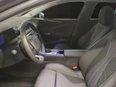 DS 4 1.2 MHEV Ligne Noire — Berline compacte hybride légère, 2500 km seulement — Miniatur 8