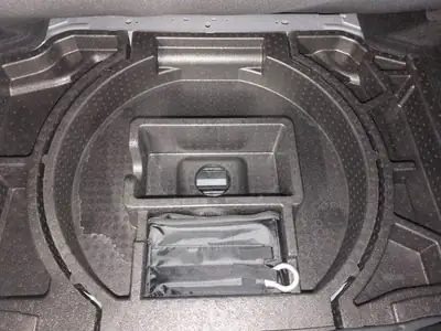 DS 4 1.2 MHEV Ligne Noire — Berline compacte hybride légère, 2500 km seulement — Miniatur 13