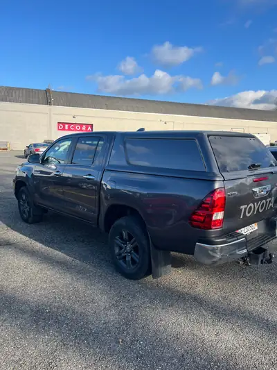 Toyota HI-LUX 2.4D-4D Style — Pickup robuste 4×4, 15'000 km seulement — arrière