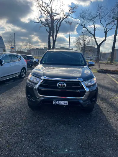 Toyota HI-LUX 2.4D-4D Style — Pickup robuste 4×4, 15'000 km seulement — vue extérieure