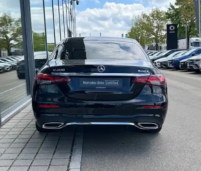 Mercedes-Benz E 200 4Matic AMG Line — Berline premium 2023, faible kilométrage, garantie constructeur — Heckansicht