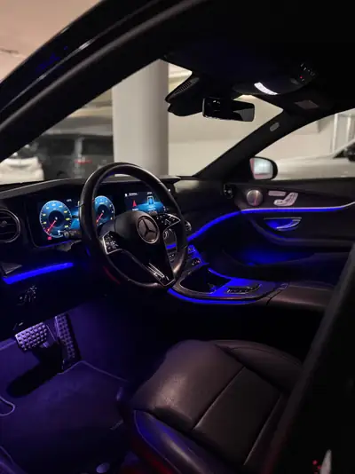 Mercedes-Benz E 200 4Matic AMG Line — Berline premium 2023, faible kilométrage, garantie constructeur — Armaturenbrett